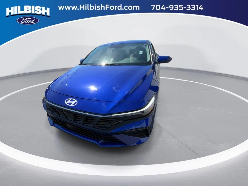 Used 2025 Blue Hyundai SEL Convenience image 3