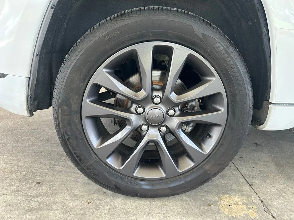 Used 2018 White Jeep Overland image 21