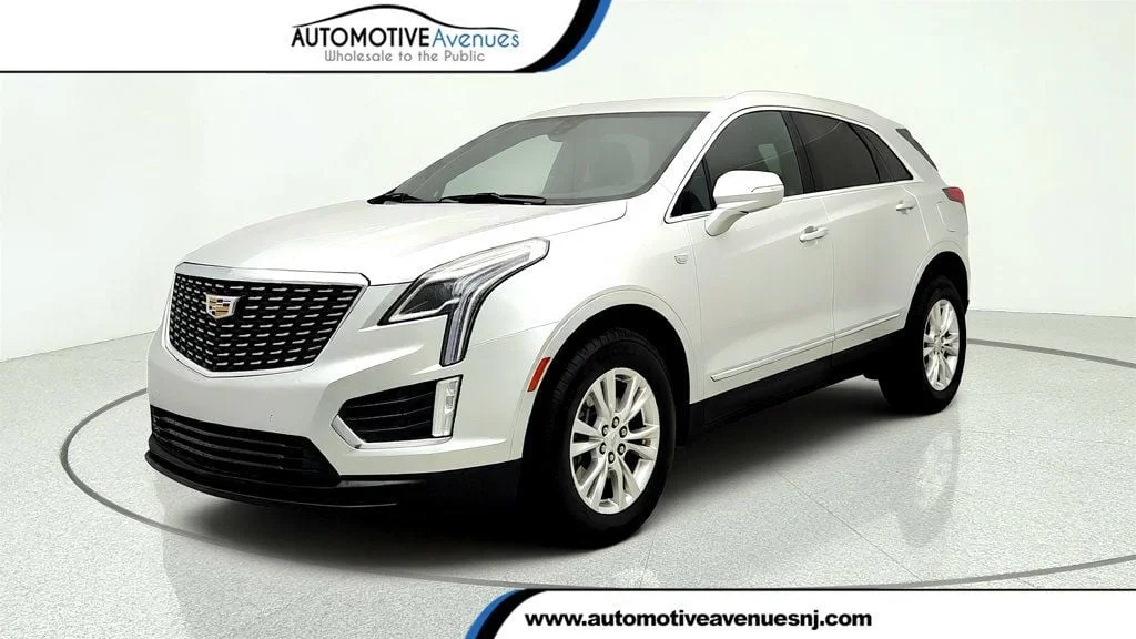 Used 2020 Radiant Silver Metallic Cadillac FWD 4dr Luxury image 1