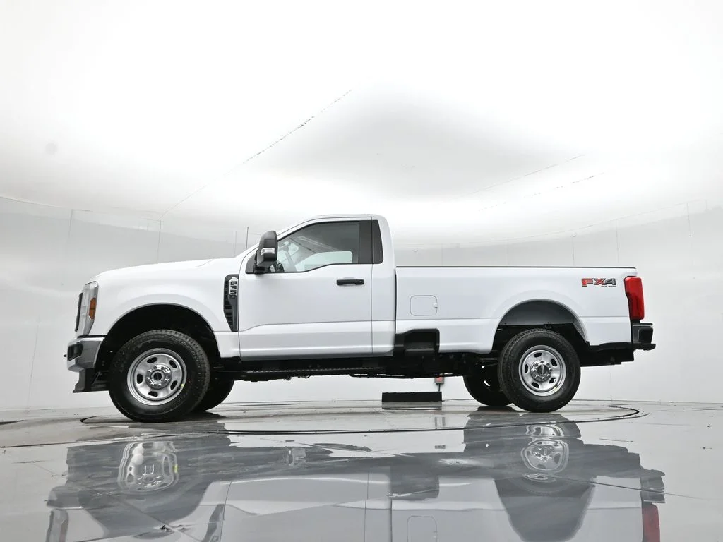 New 2026 Oxford White Ford XL image 7