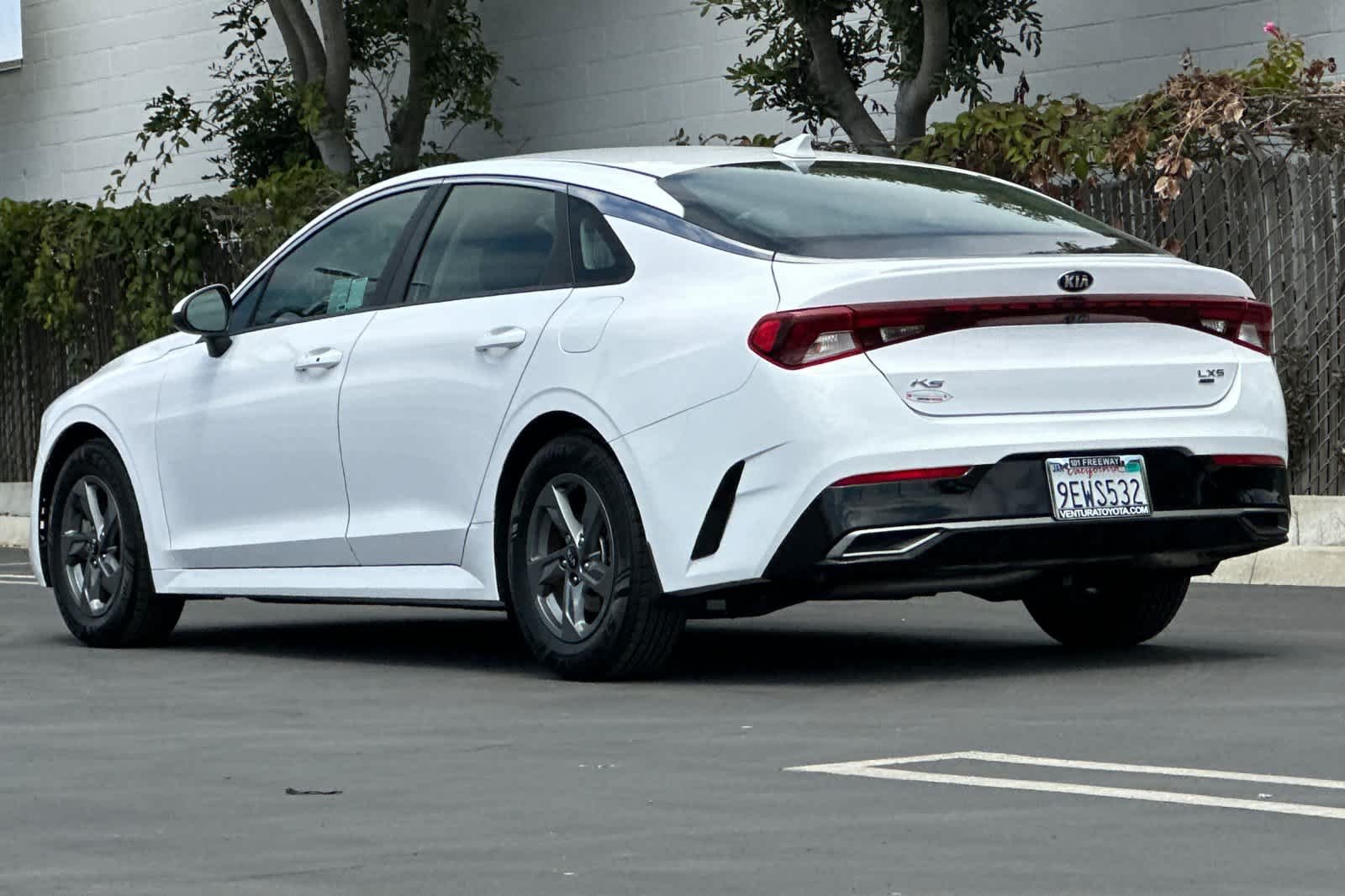 Used 2021 Glacial White Pearl Kia LXS image 7