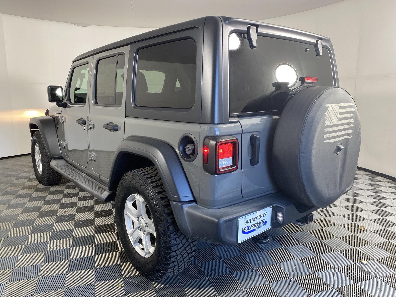 Used 2020 Sting-Gray Clearcoat Jeep Sport S image 9