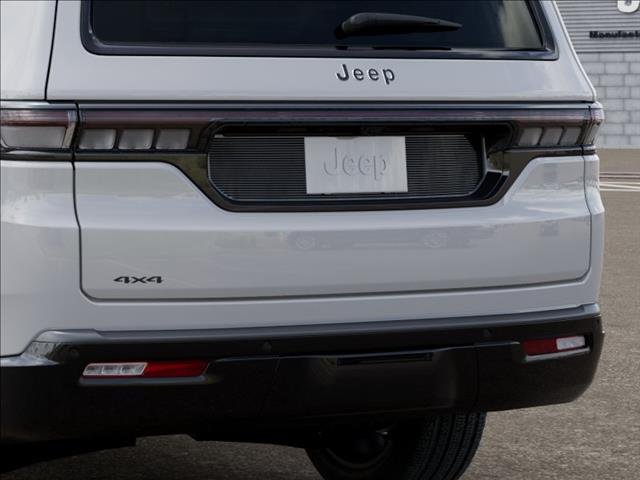 New 2026 Bright White Clear-Coat Exterior Paint Jeep Limited Reserve 4x4 image 13