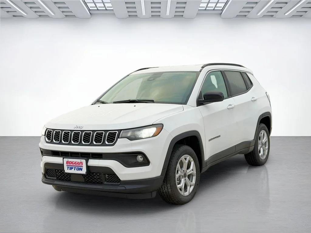 New 2026 Bright White Clearcoat Jeep Latitude image 7