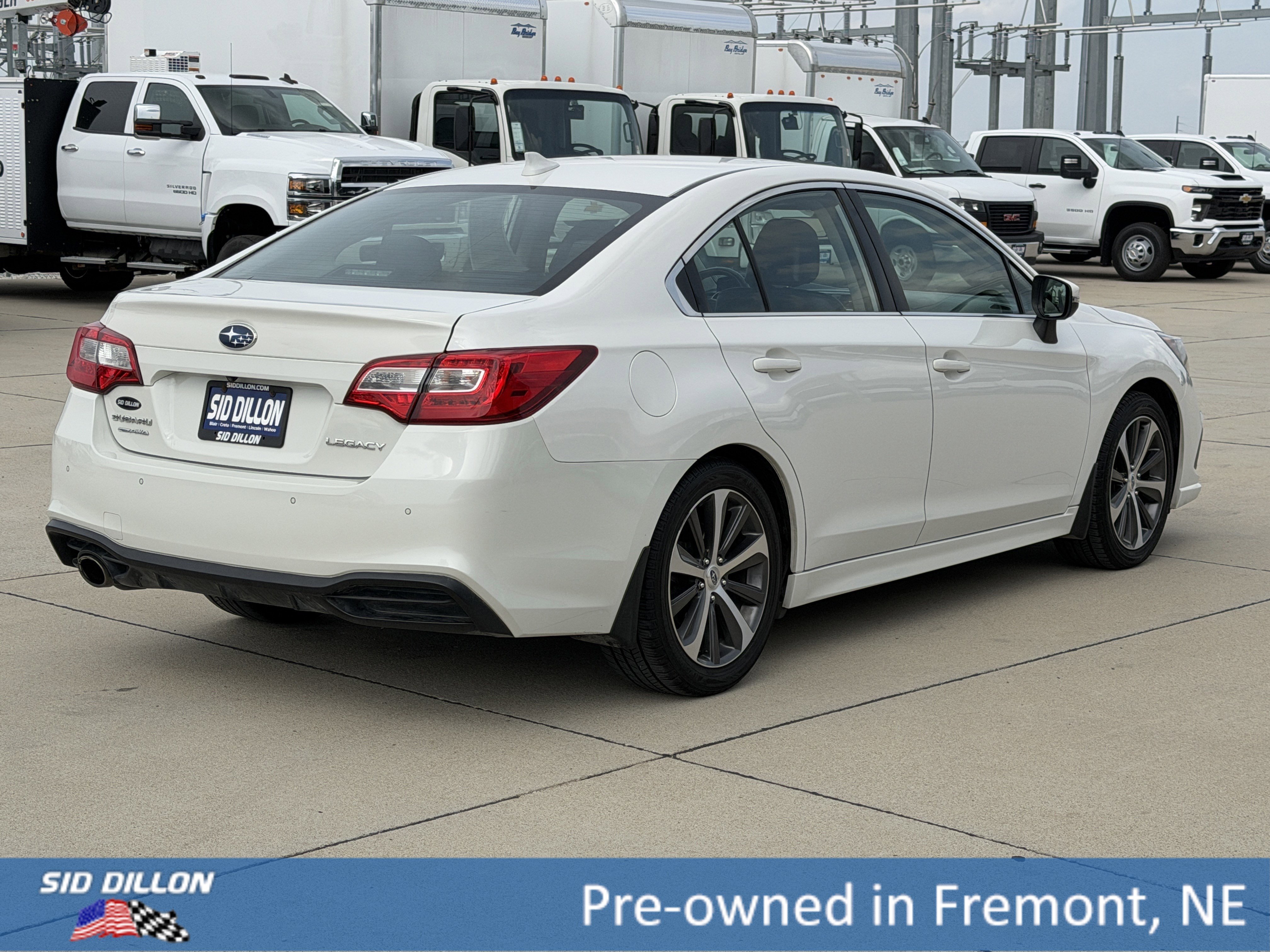 Used 2019 Crystal White Pearl Subaru Limited image 4