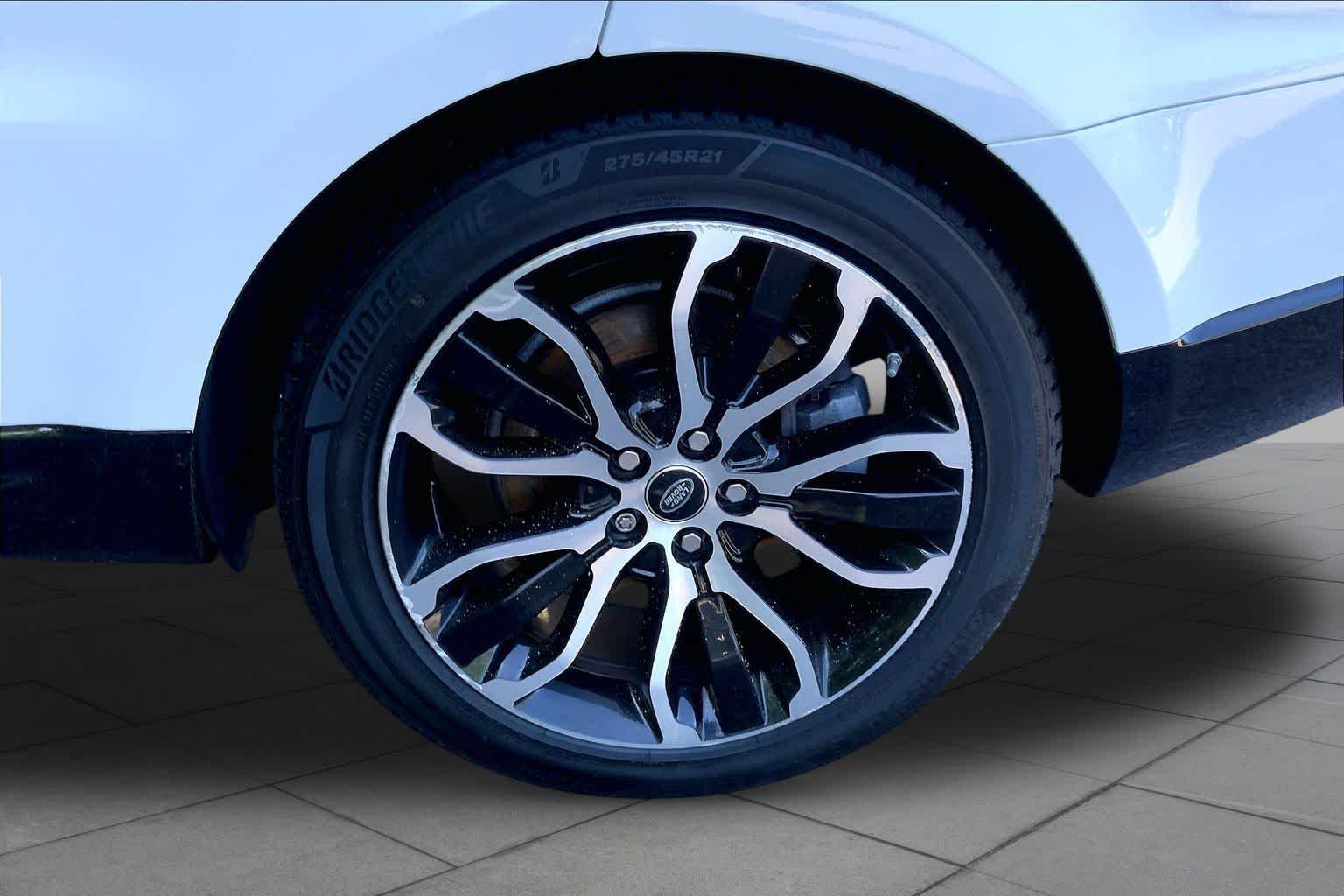 Used 2018 Fuji White Land Rover HSE image 11