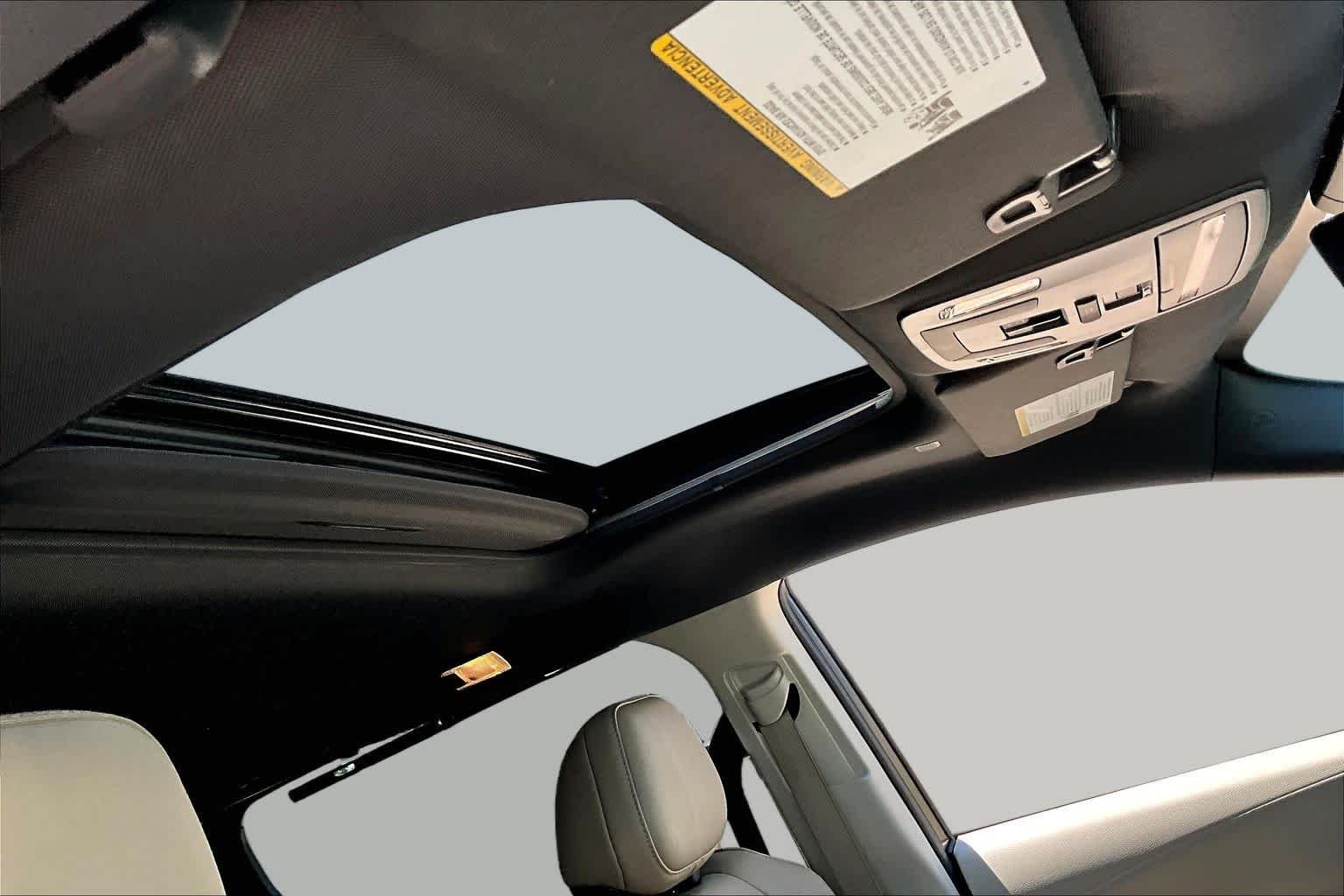 Used 2022 Wind Chill Pearl Toyota XLE image 14