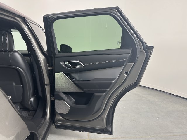 Used 2021 Silver Land Rover R-Dynamic HSE image 26