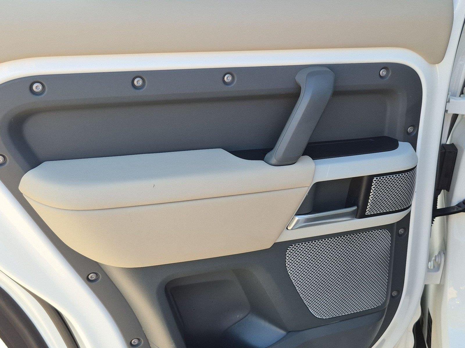 Used 2024 Fuji White Land Rover S image 30
