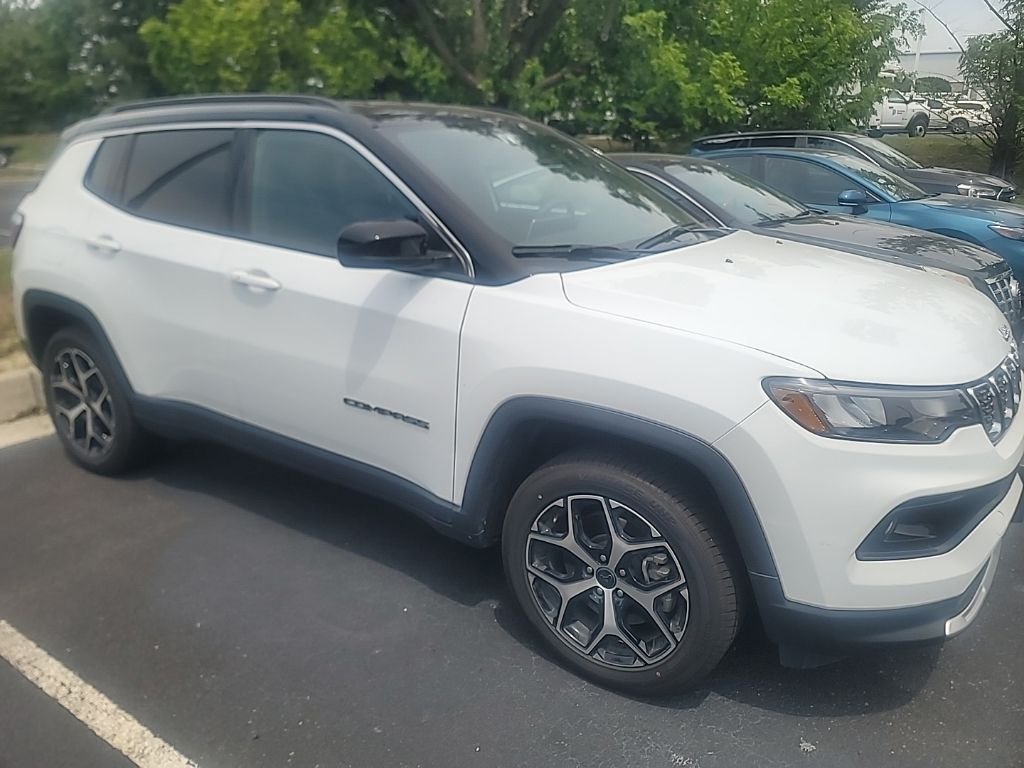 Used 2025 White Jeep Limited image 10