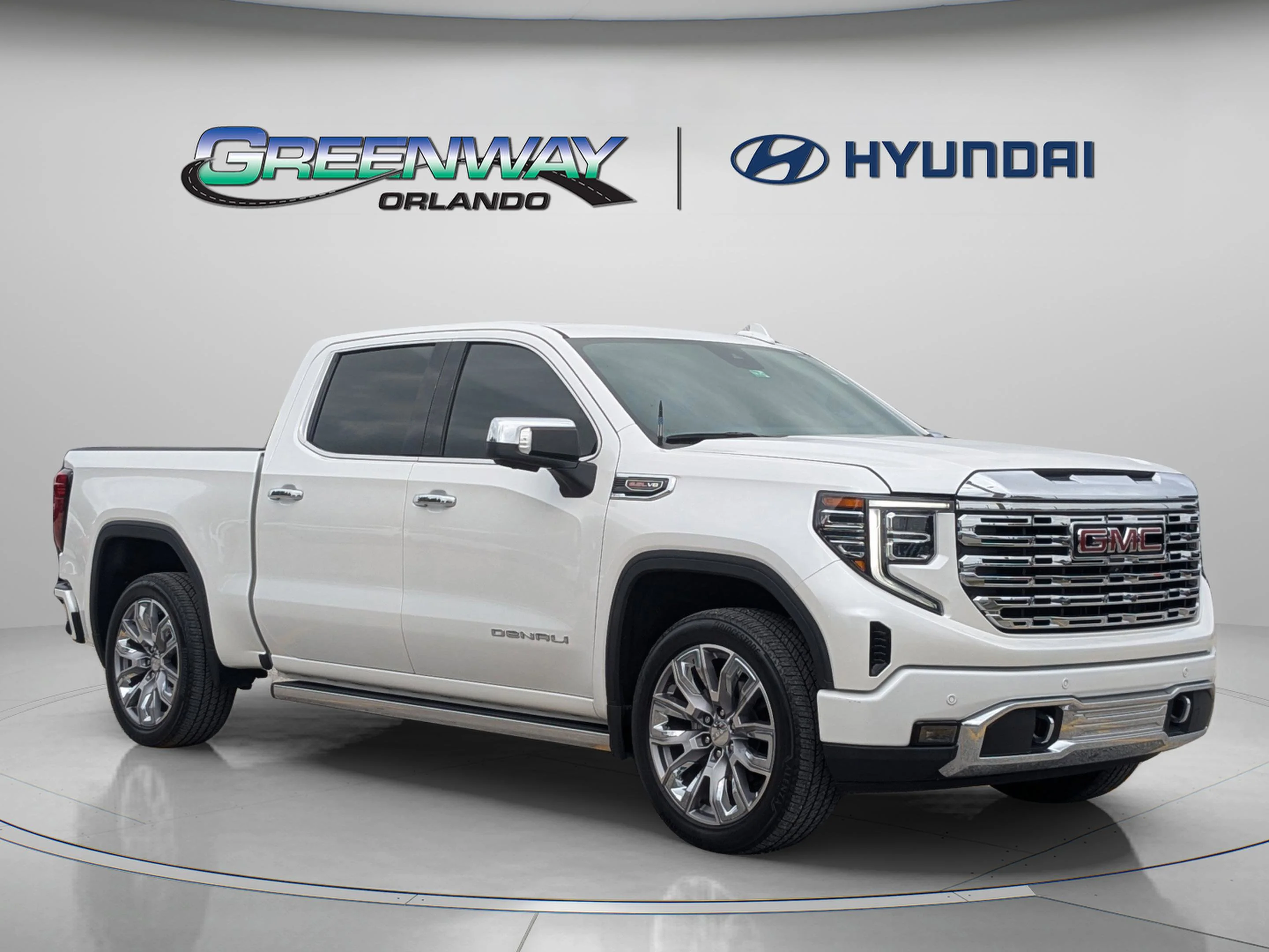 2022 GMC Sierra 4WD Crew Cab Short Box Denali's photo