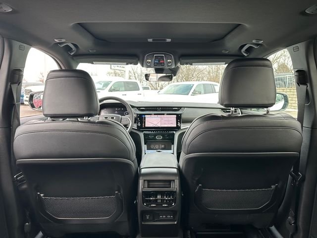 New 2026 Bright White Clear-Coat Exterior Paint Jeep Laredo Altitude image 10