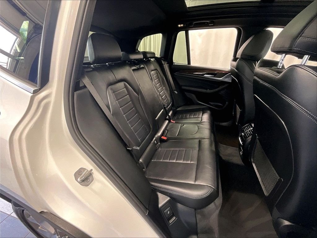 Used 2024 White BMW xDrive30i image 16