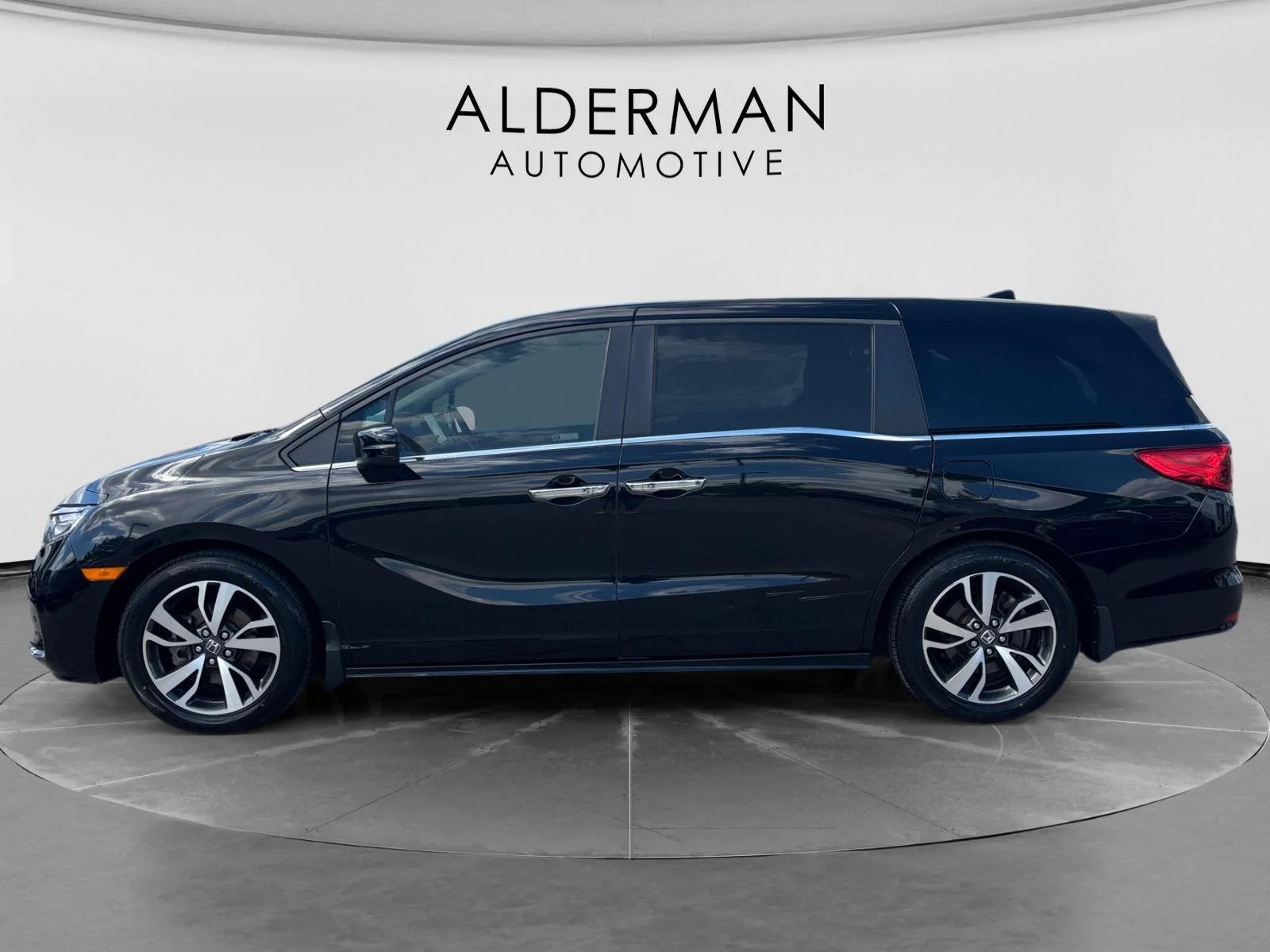 Used 2021 Crystal Black Pearl Honda Touring image 2