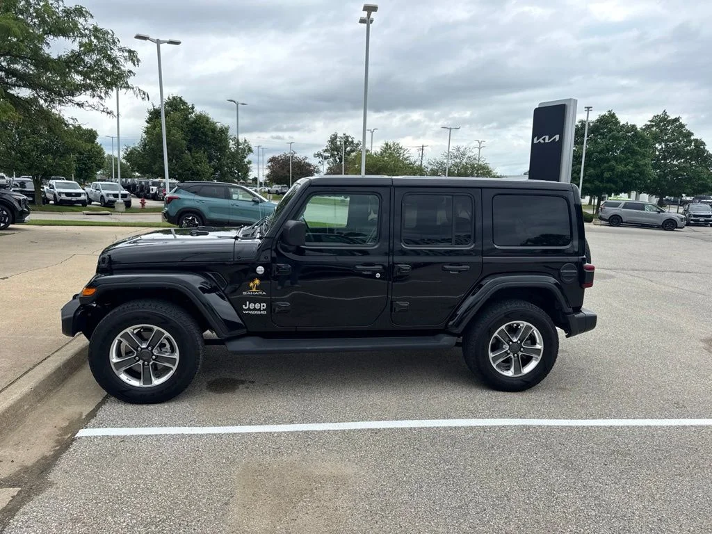 Used 2022 Black Jeep Unlimited Sahara image 4