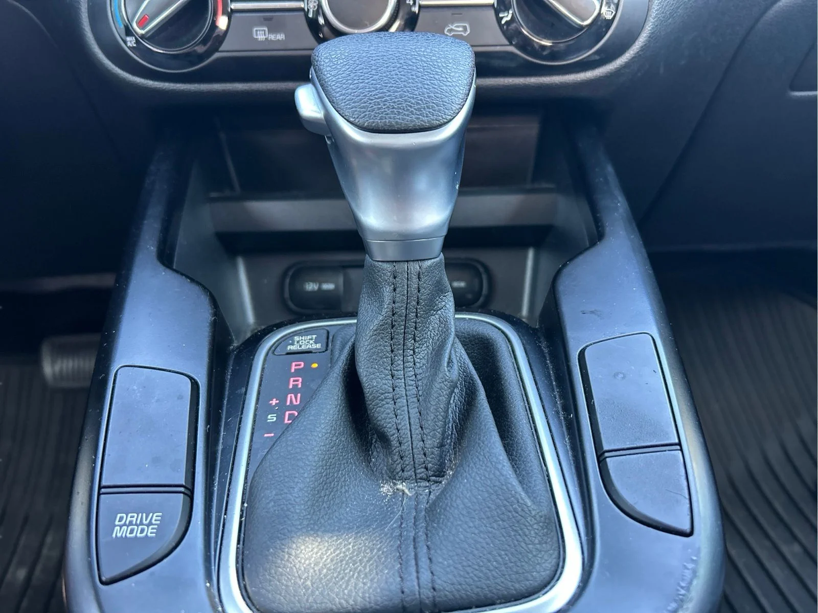 Used 2020 Sparkling Silver Kia LX image 17