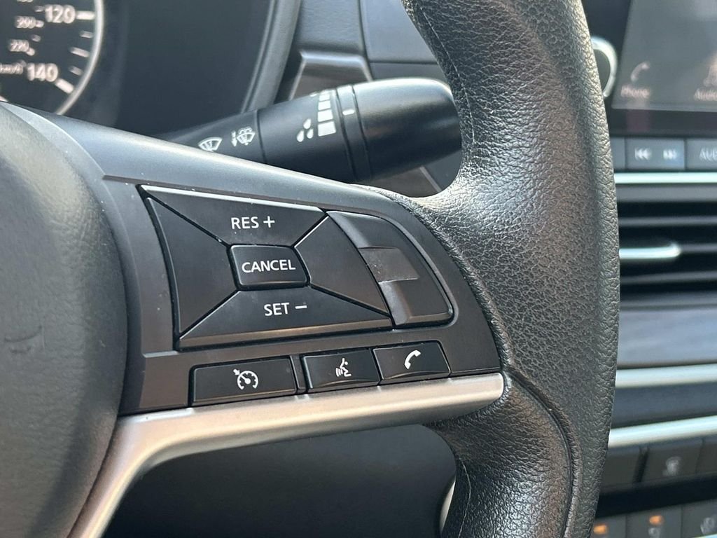 Used 2024 Silver Nissan 2.5 SV image 22