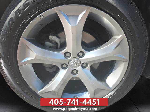 Used 2013 Gold Toyota LE image 31