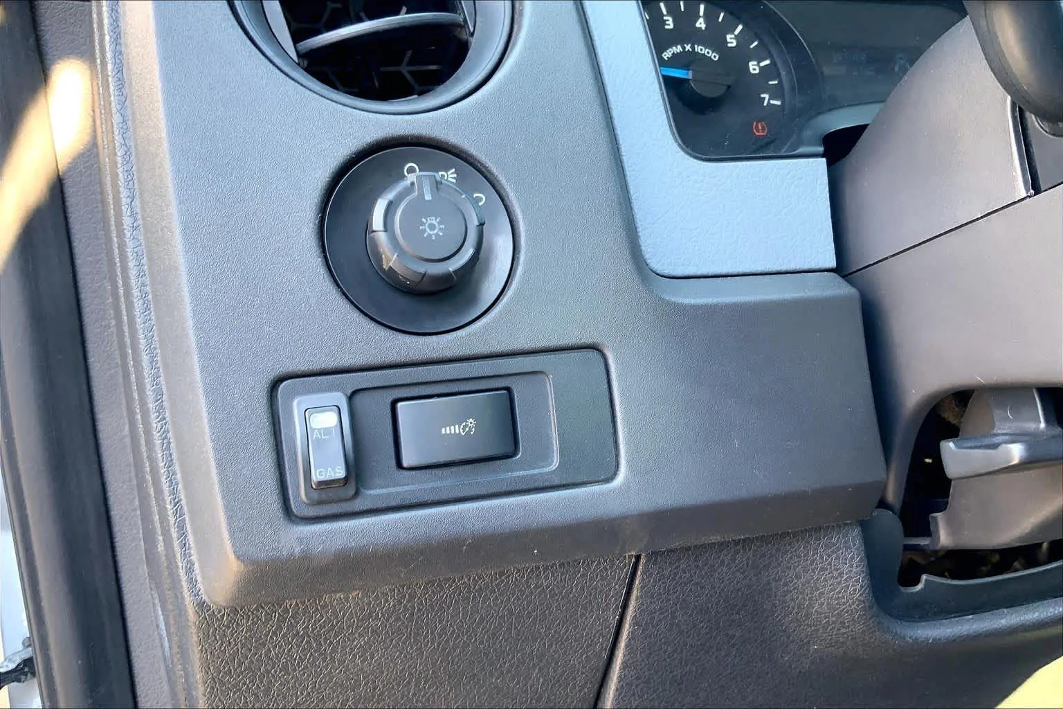 Used 2014 Ingot Silver Metallic Ford XL image 31