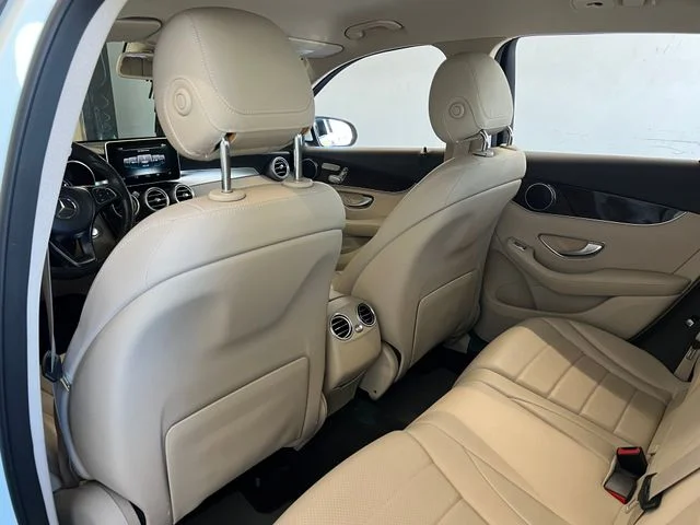 Used 2016 White Mercedes-Benz GLC 300 image 29