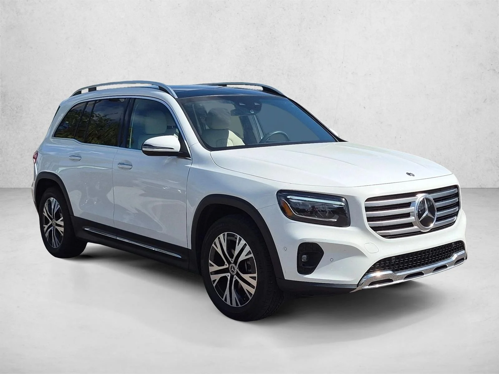 Used 2024 Polar White Mercedes-Benz GLB 250 image 3