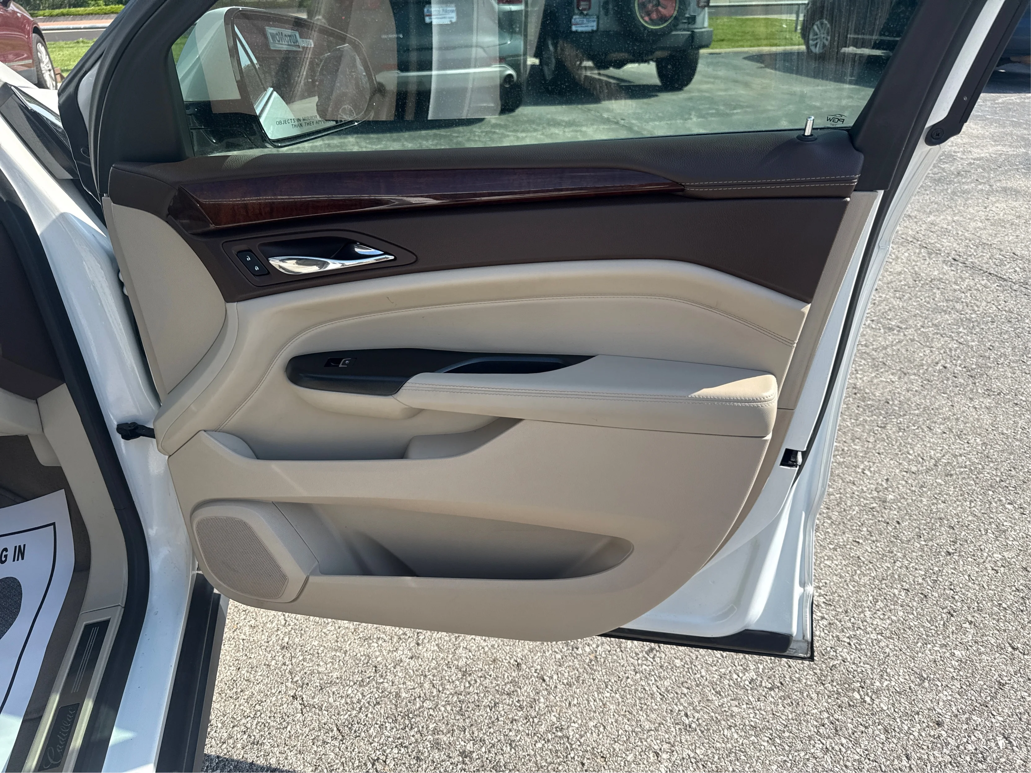 Used 2015 White Cadillac Luxury Collection image 21