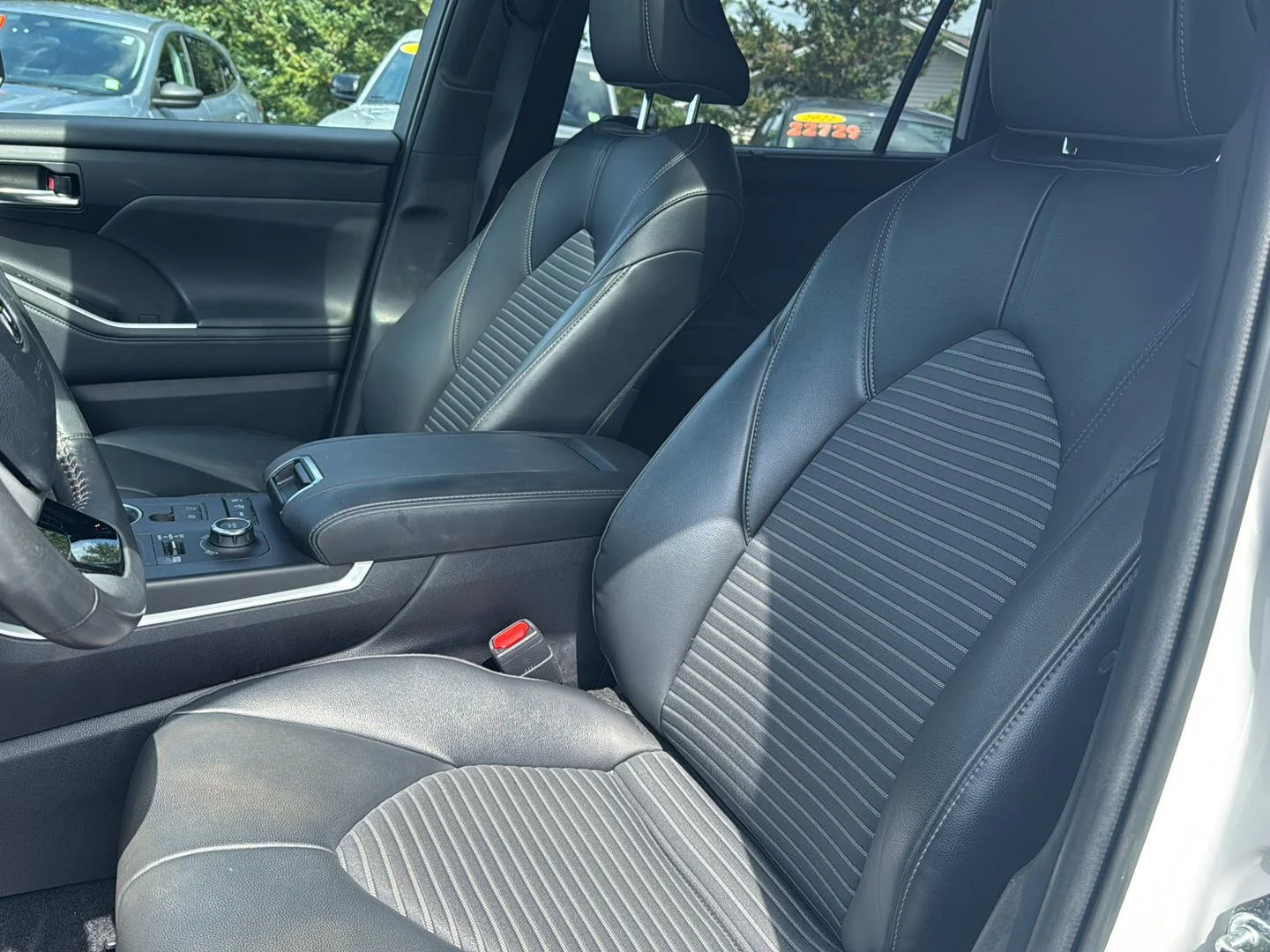 Used 2022 Wind Chill Pearl Toyota  image 6