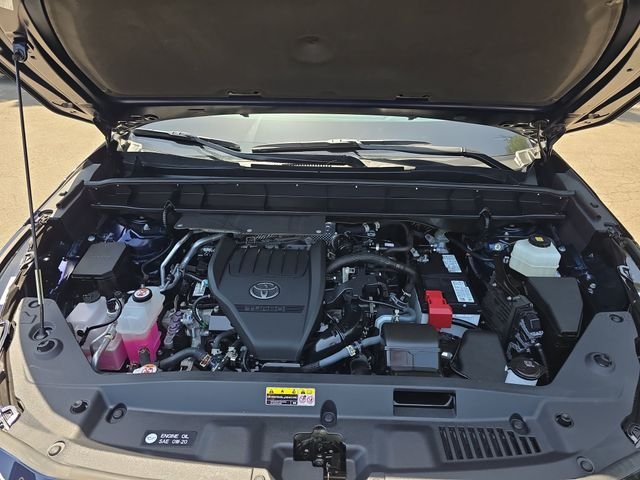 Used 2023  Toyota XLE image 31