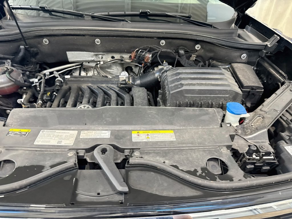 Used 2023  Volkswagen 3.6L V6 SE w/Technology image 33