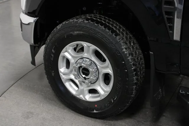 New 2026 Agate Black Metallic Ford F-250® XLT image 32