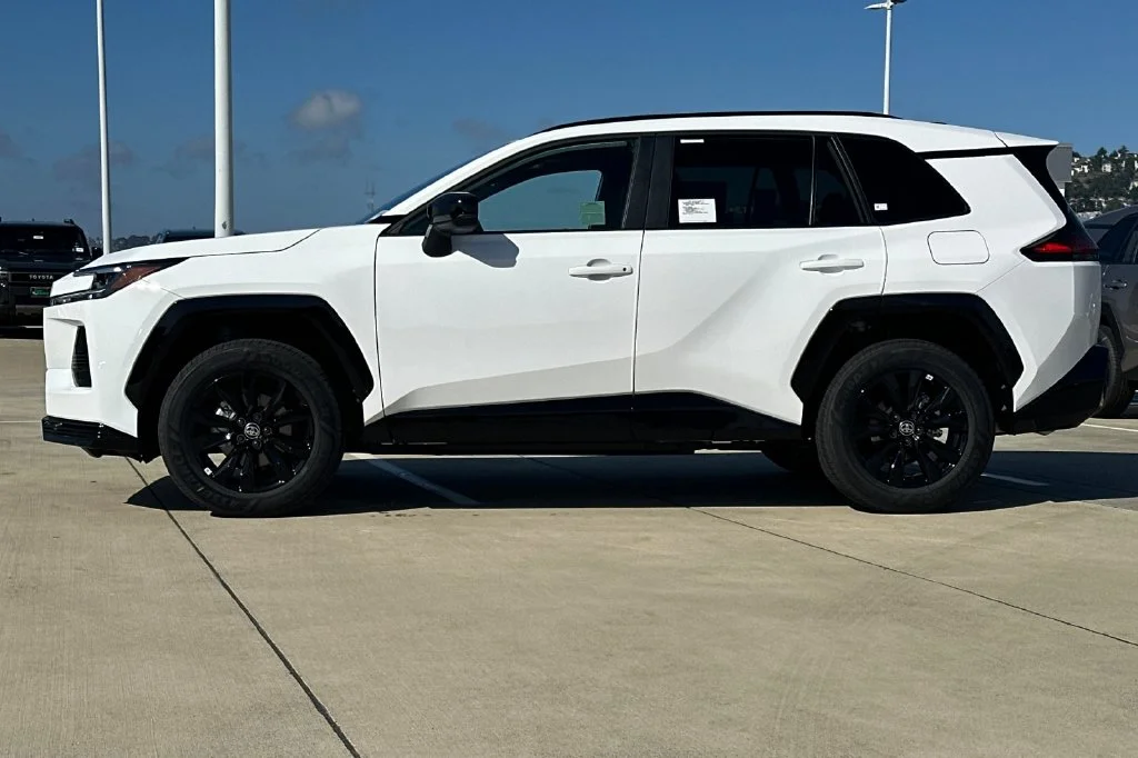New 2026 Ice Cap Toyota  SE image 7