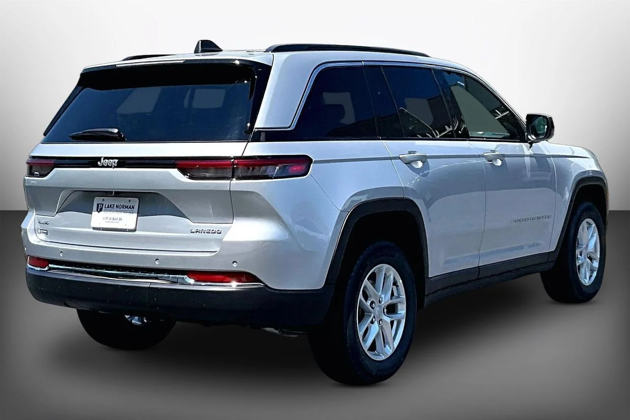 New 2026 Silver Zynith Jeep Laredo image 8