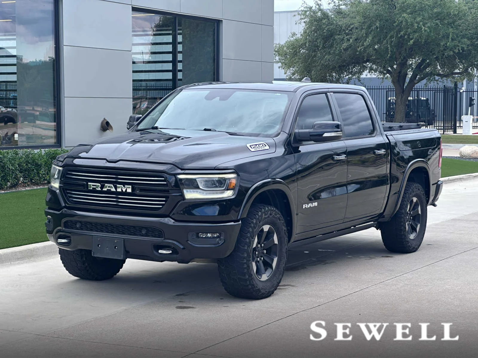 2021 RAM 1500 Laramie 4x4 Crew Cab 5'7's photo