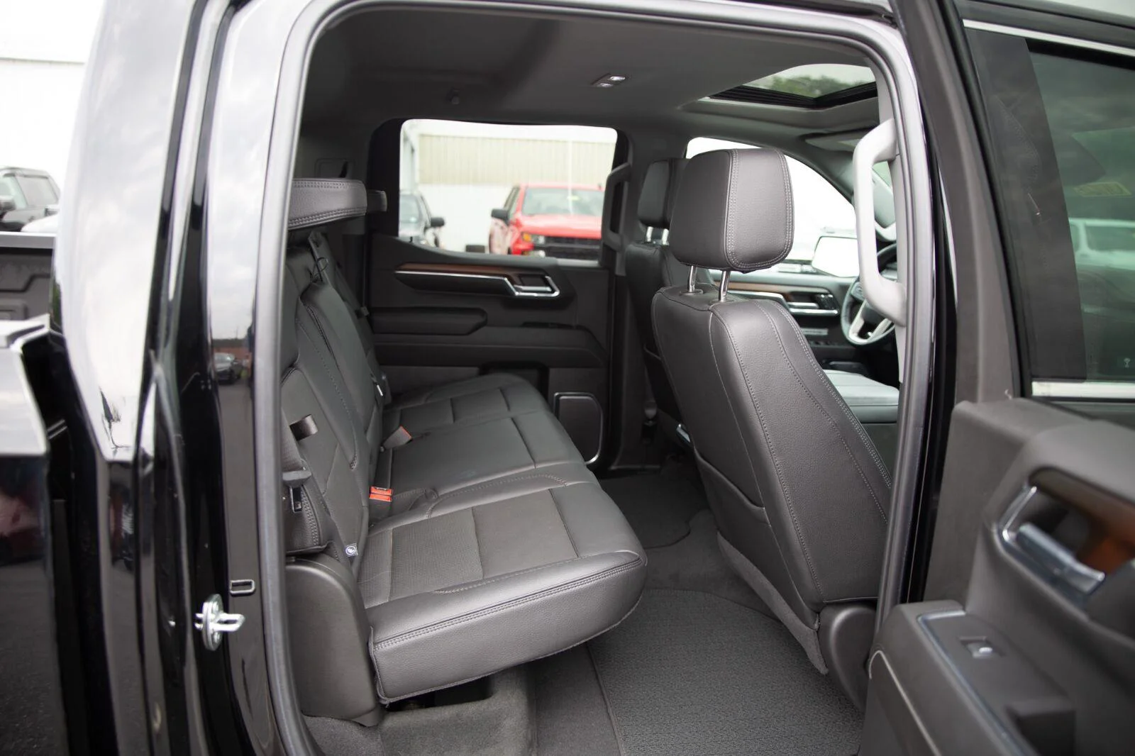 Used 2024 Onyx Black GMC Denali image 27
