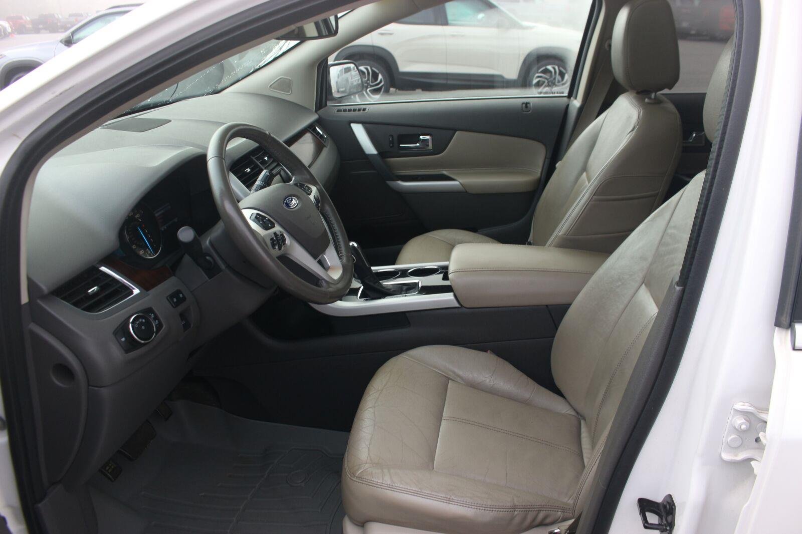 Used 2014 White Ford Limited image 17