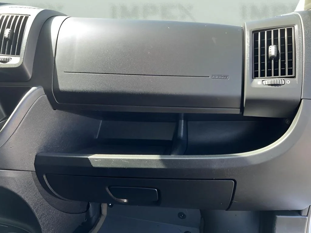 Used 2014 White Ram Base image 26