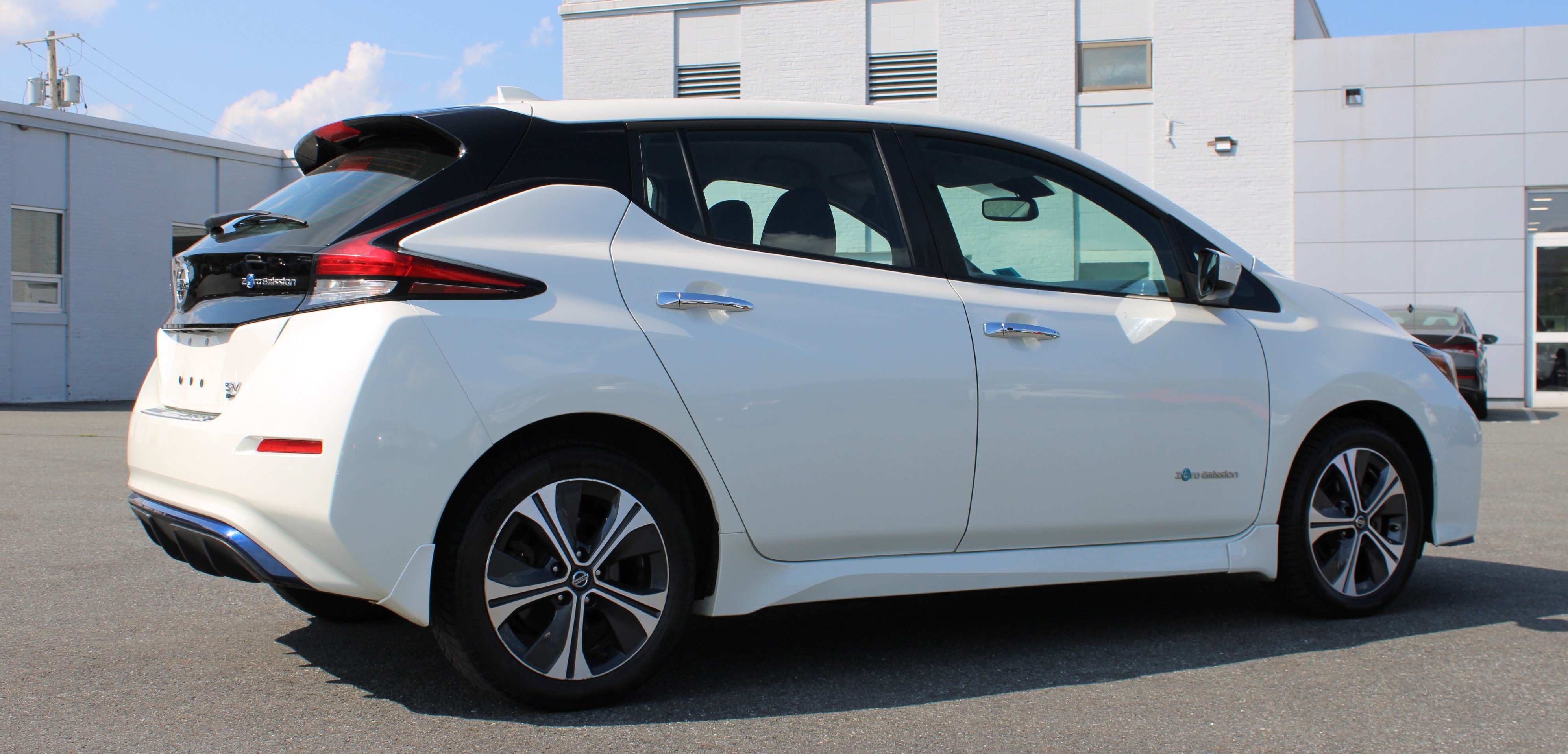 Used 2019 Pearl White Tricoat Nissan SV PLUS image 7