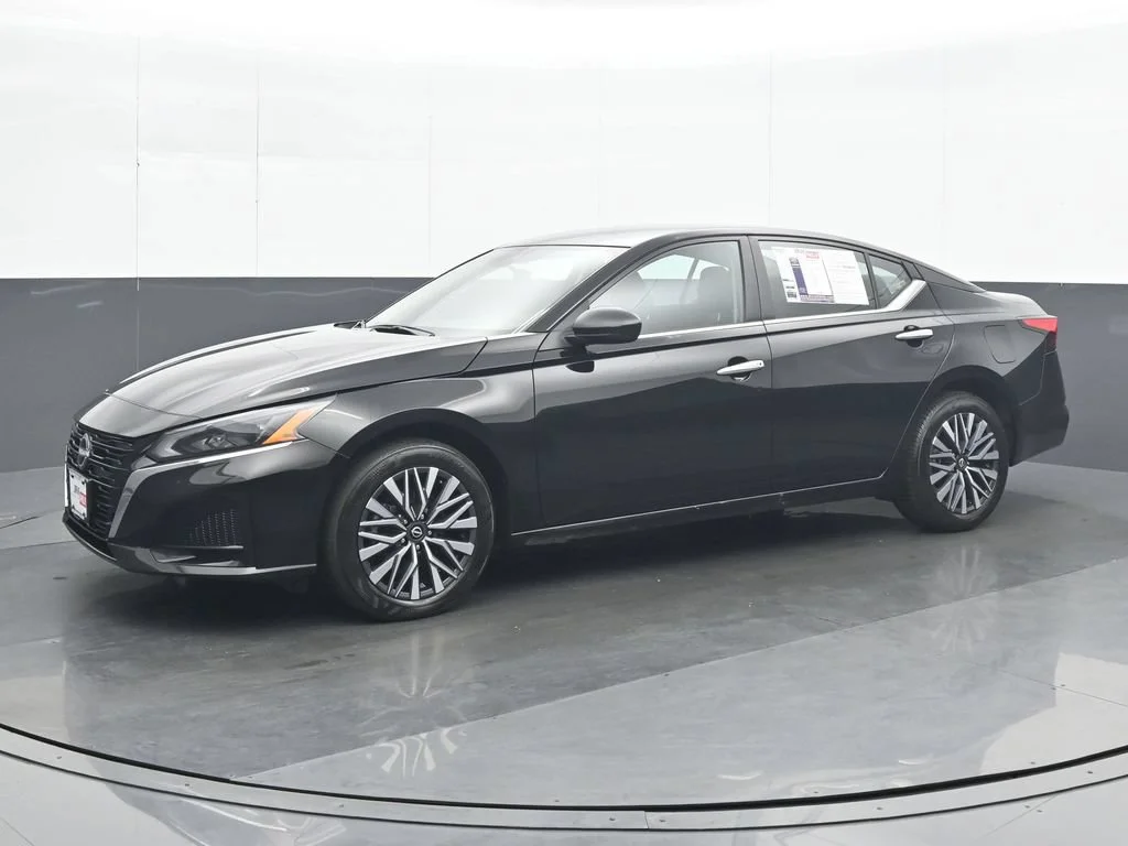 Used 2025 Black Nissan 2.5 SV image 2