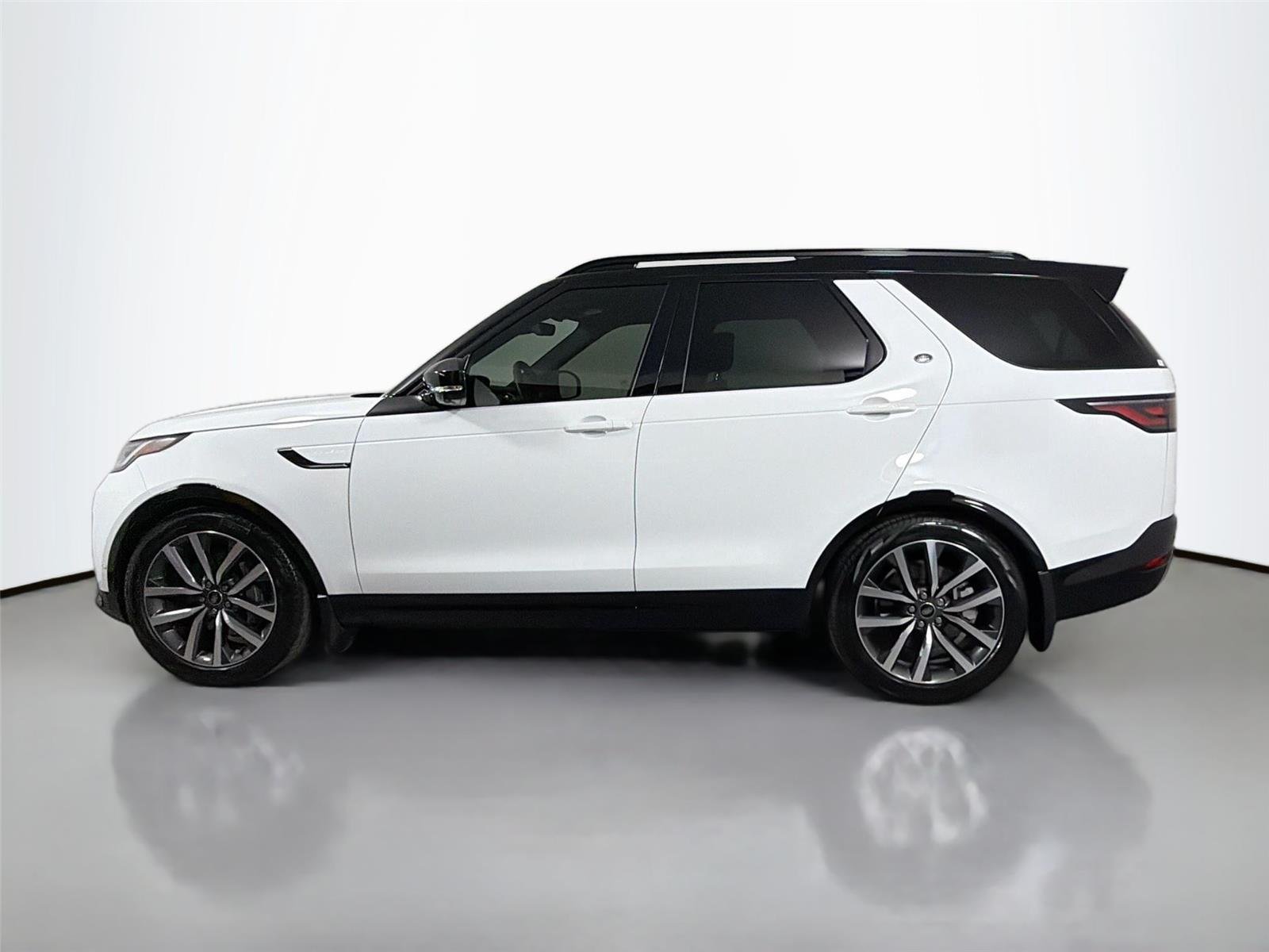 Certified Used 2024 Fuji White Land Rover Dynamic SE image 8