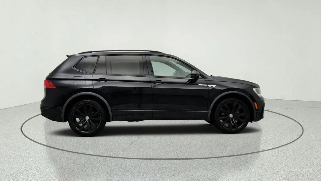 Used 2021 Deep Black Pearl Volkswagen 2.0T SE R-Line Black FWD image 4