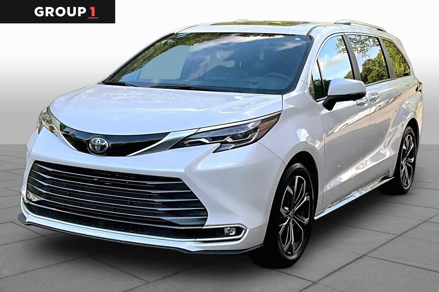 2025 Toyota Sienna Platinum 7-Passenger Hybrid FWD's photo