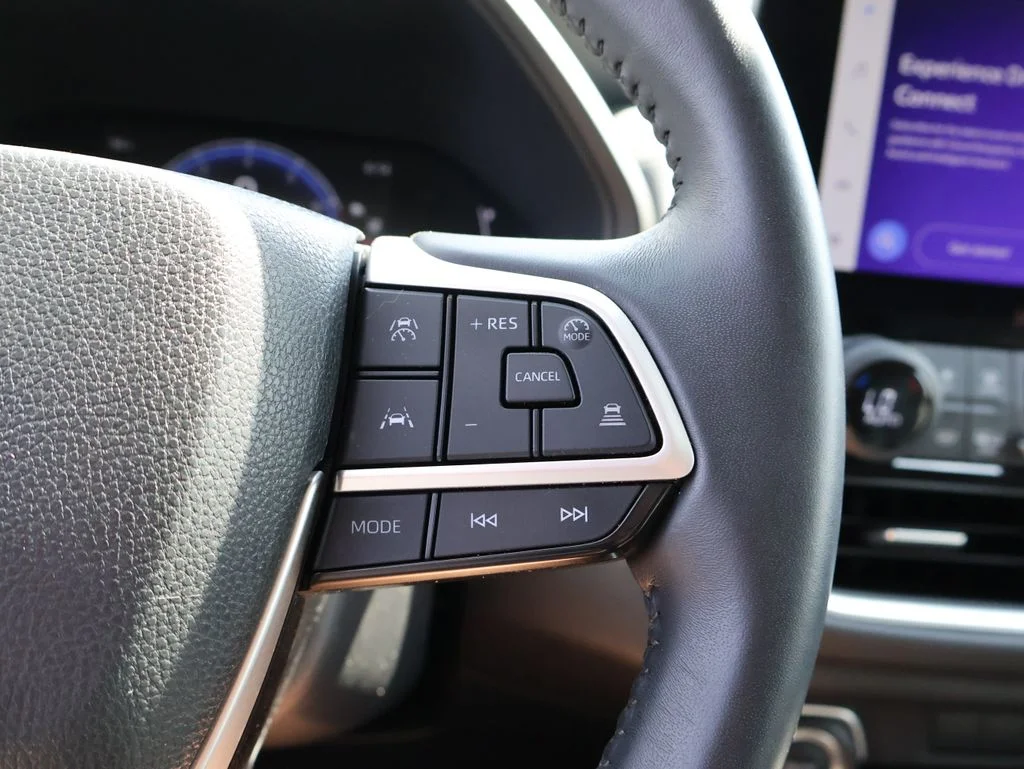 Used 2025 Silver Toyota XLE image 28