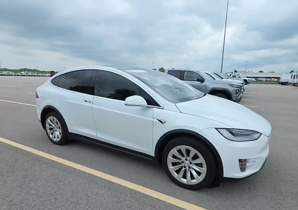 Used 2020 White Tesla Long Range image 1