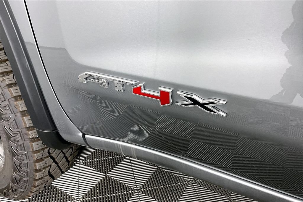 New 2026 Sterling Metallic GMC AT4X image 9