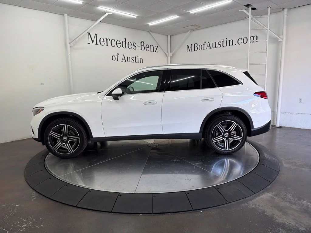 New 2027 White Mercedes-Benz GLC 300 image 4
