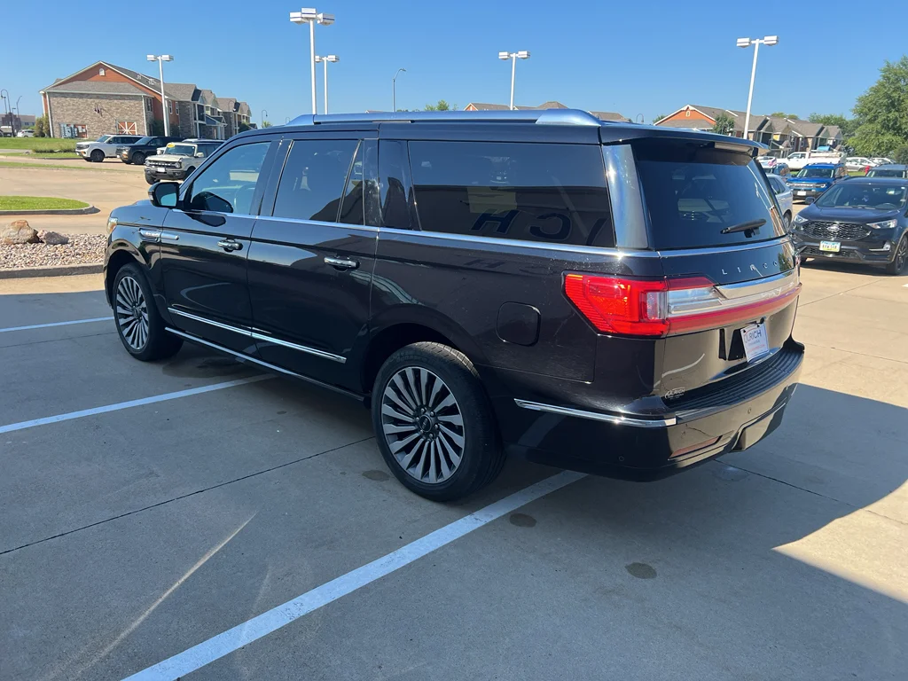 Used 2019 Infinite Black Metallic Lincoln Reserve image 6