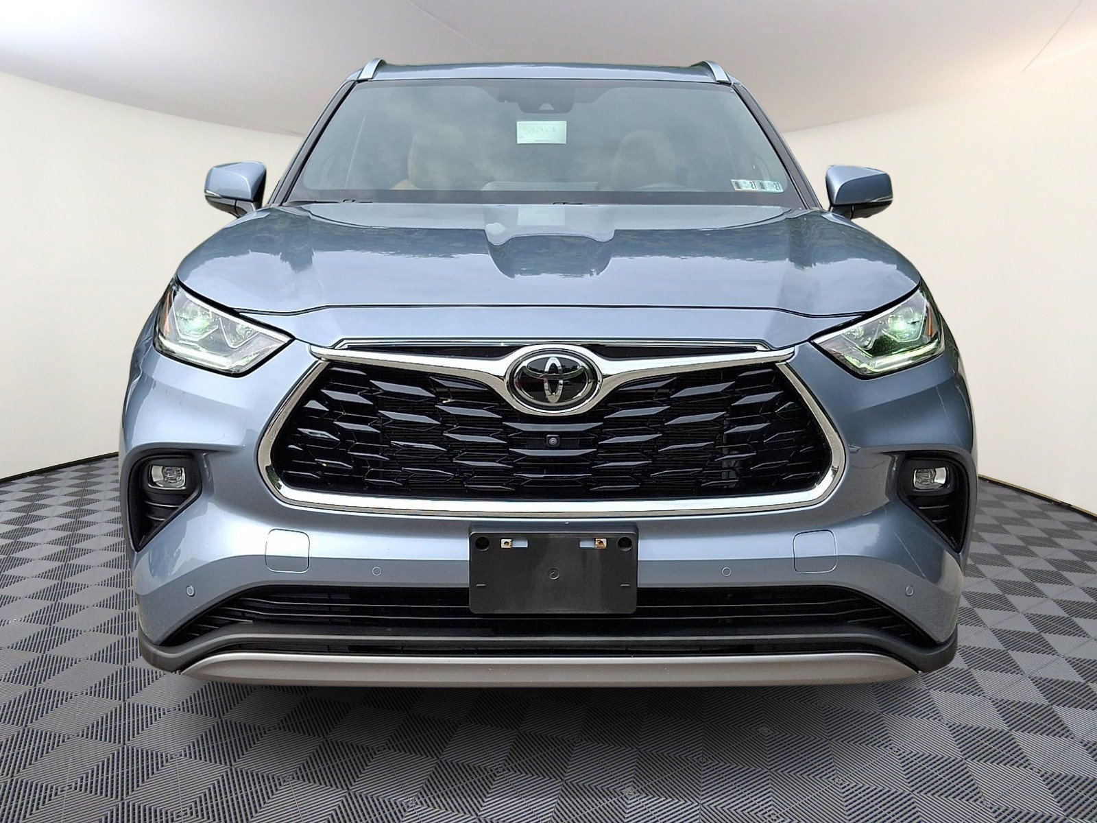 Used 2023 Moon Dust Toyota Platinum image 1