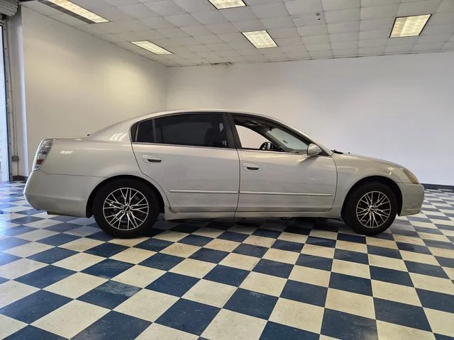 Used 2006 Silver Nissan 2.5 S image 9