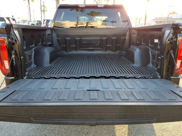 Used 2025 Onyx Black GMC SLT image 6