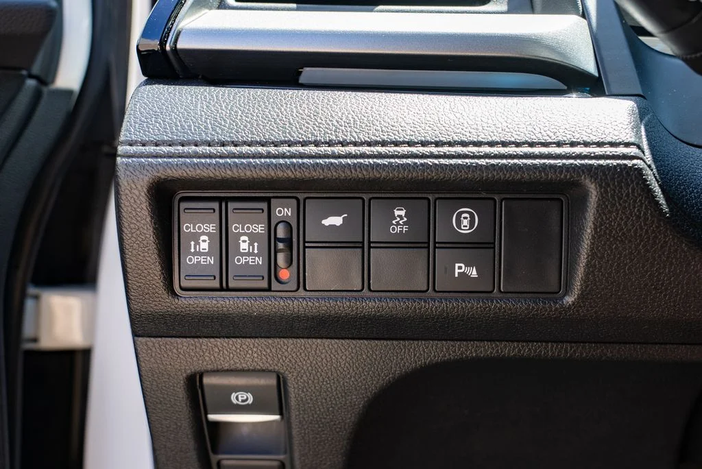 Used 2022 White Honda Touring image 19